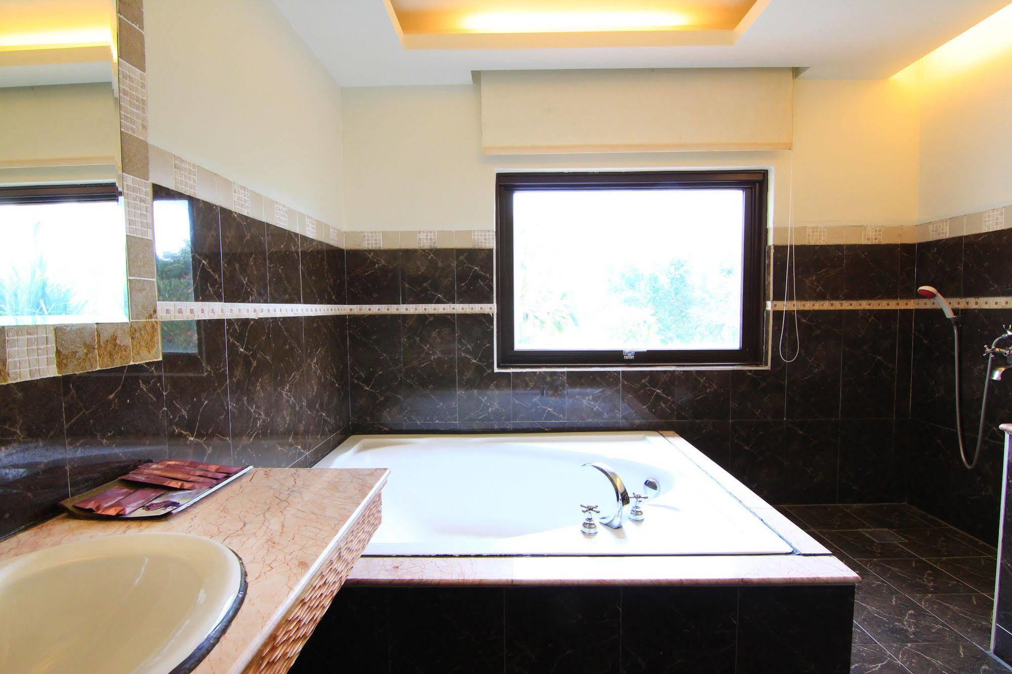 Palm Villa Guesthouse Nantou Exterior foto